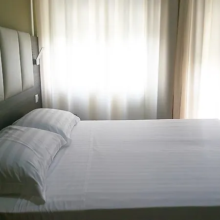 Hotel Hll Lungolago Lecco-como 3*