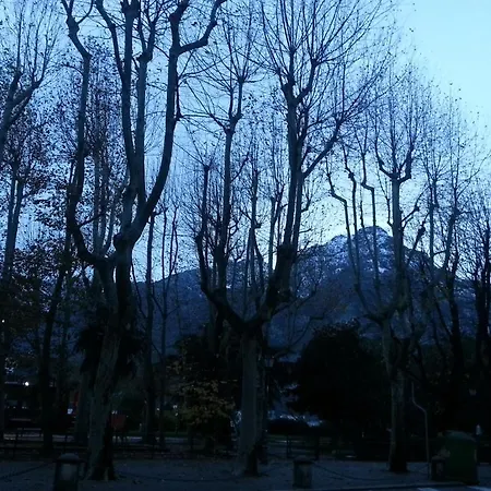 Hll Lungolago Lecco-como