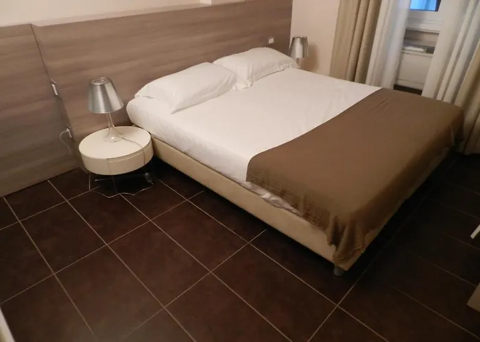 Hll Lungolago Lecco-como ホテル レッコ