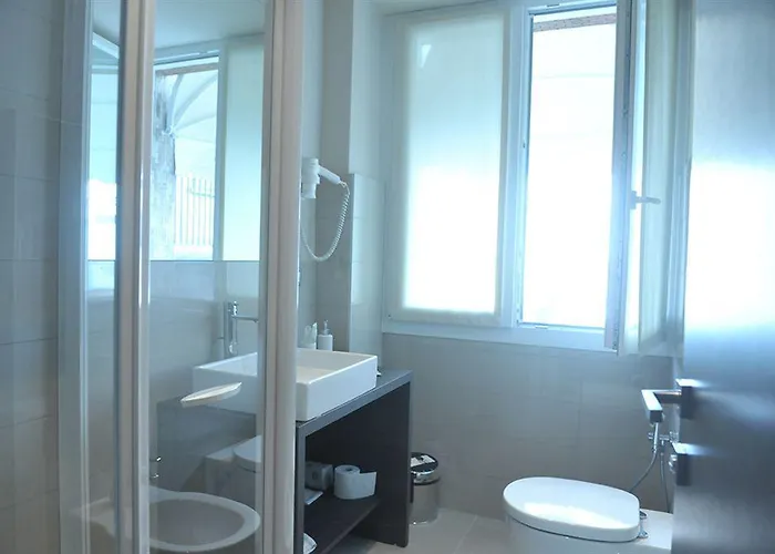 Hll Lungolago Lecco-como 3* レッコ