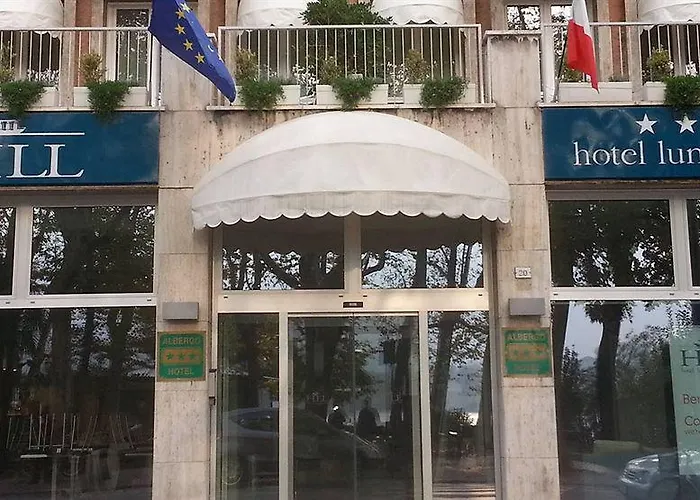 Hll Lungolago Lecco-como 3* レッコ