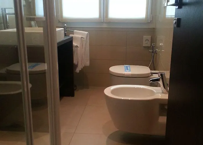 Hll Lungolago Lecco-como 3* レッコ