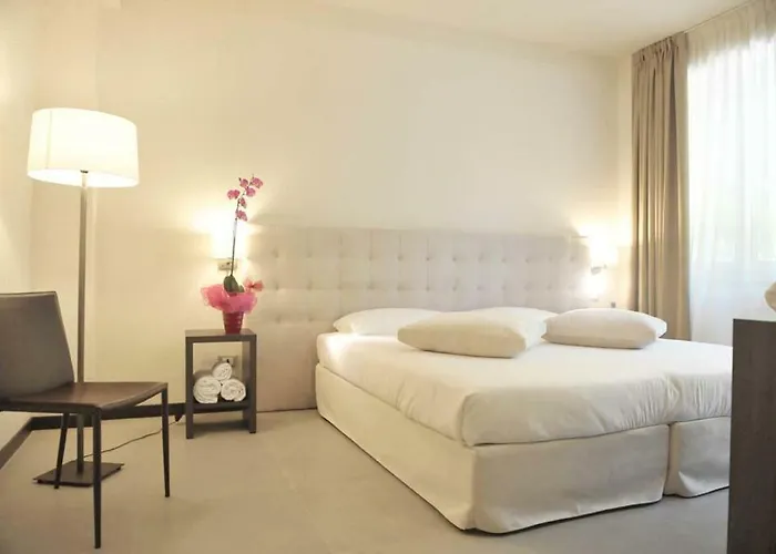 Hll Lungolago Lecco-como Lecco