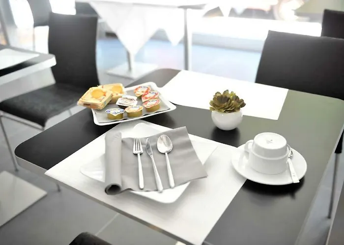ホテル Hll Lungolago Lecco-como 3*