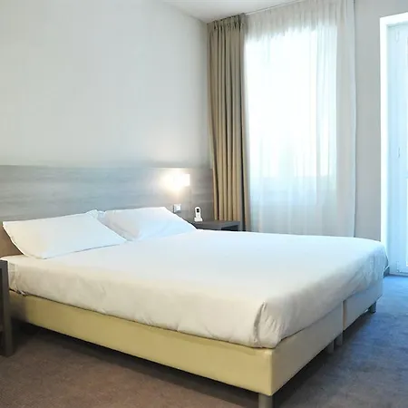 ホテル Hll Lungolago Lecco-como レッコ