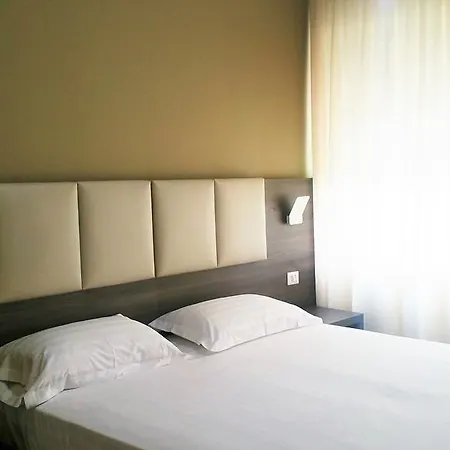 Hll Lungolago Lecco-como Otel