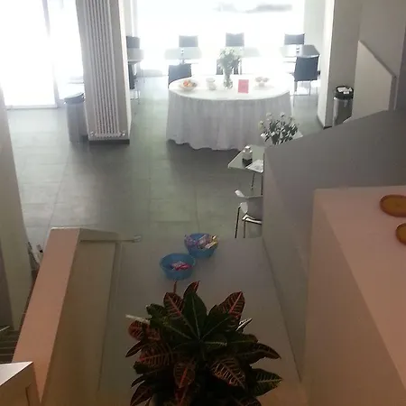 Hll Lungolago Lecco-como ホテル