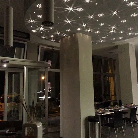 Hll Lungolago Lecco-como 레코