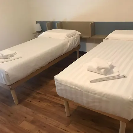 Hll Lungolago Lecco-como 3*